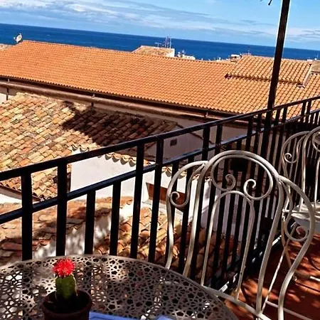 Il Pino E La Rosa * Cefalù