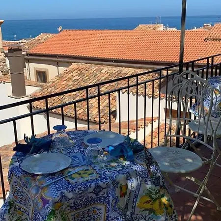 Il Pino E La Rosa Cefalù